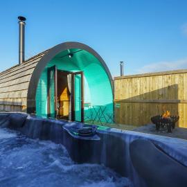 Deluxe Glamping Pod with Hot Tub, viešbutis mieste Frodšemas