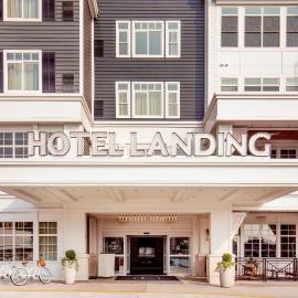 The Hotel Landing, hotel Wayzatában