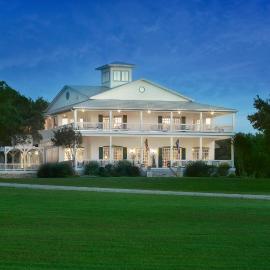 Rose Hill Retreat AAA Four Diamond Inn，Stonewall的飯店