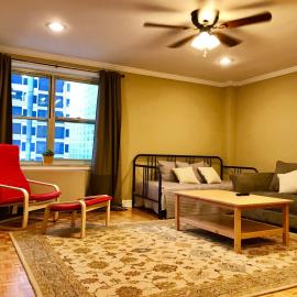 Laugh, Eat, Sleep Downtown Wine Down 9E, hotel in Atlanta