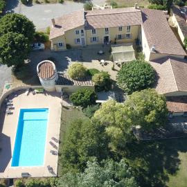 Viesnīca Le Mas des Quintrands Manosque - Motel de charme pilsētā Manoska