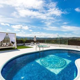 Caramel Villa, with 40m2 Pool & Spa Whirlpool, By ThinkVilla