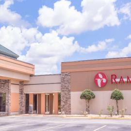 Ramada by Wyndham Macon, hotel Maconban