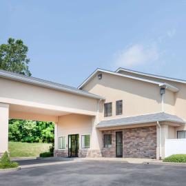 Ramada by Wyndham Tell City, hotel a Tell City