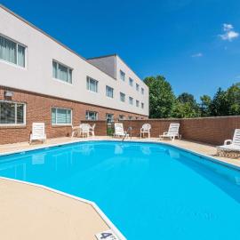 Ramada by Wyndham Paintsville Hotel & Conference Center, хотел в Paintsville