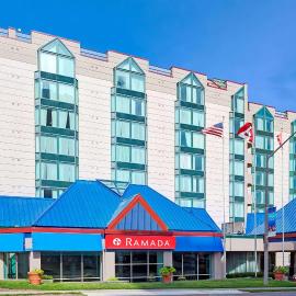 Ramada by Wyndham Niagara Falls/Fallsview、ナイアガラ・フォールズのホテル
