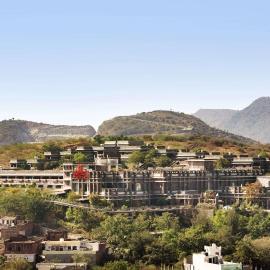 Ramada by Wyndham Udaipur Resort and Spa, ξενοδοχείο στο Ουνταϊπούρ