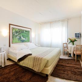 Antico Albergo Madonna، فندق في لينيانو