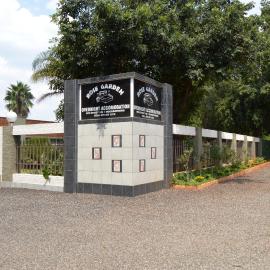 AAA Rose Garden Guesthouse, hotel di Naboomspruit