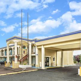 Days Inn by Wyndham Ashland، فندق في آشلاند