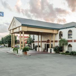 Days Inn by Wyndham New Braunfels โรงแรมในนิวบราวน์เฟลส์
