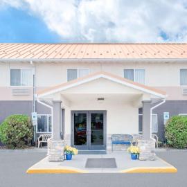 Days Inn & Suites by Wyndham Fargo 19th Ave/Airport Dome, hotelli kohteessa Fargo