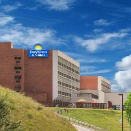 Days Inn & Suites by Wyndham Sutton Flatwoods, hotel Suttonban