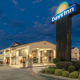 Days Inn by Wyndham Shorter، فندق في Shorter