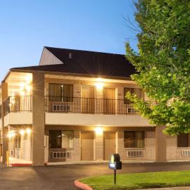 Days Inn & Suites by Wyndham Albuquerque West