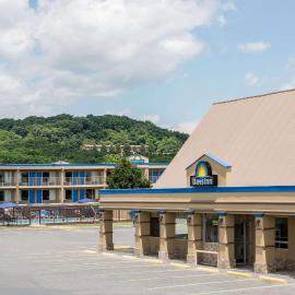 Days Inn by Wyndham Staunton, hotel di Staunton
