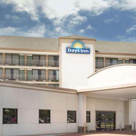 Days Inn by Wyndham Columbus-North Fort Moore, hotel in Columbus