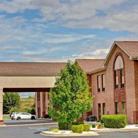 Days Inn & Suites by Wyndham Louisville SW, Hotel in Louisville