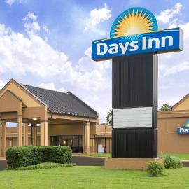 Days Inn & Suites by Wyndham Jennings、Jenningsのホテル