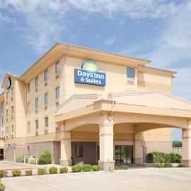 Days Inn & Suites by Wyndham Russellville, hotel in Russellville