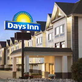 Days Inn by Wyndham Calgary Northwest，卡爾加里的飯店