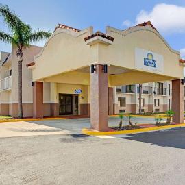 Days Inn & Suites by Wyndham Tampa Fairground-Casino-Ybor, khách sạn ở Tampa