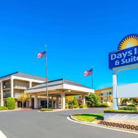 Days Inn & Suites by Wyndham Albuquerque North, hotel en Albuquerque