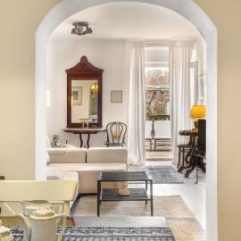Luxury Apartment In The Old Palace, hotel in Sutivan