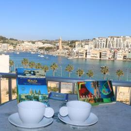 Seafront Apartment - Balcony over the Harbour, hotel em Marsaskala