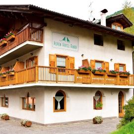 Alpen Hotel Rabbi, hotell i Rabbi