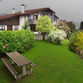Casa Rural Olazi, hotel v destinaci Oiartzun