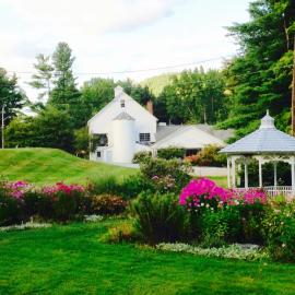 The 1896 House Country Inn - Brookside & Pondside, Hotel in Williamstown
