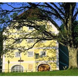 Haus Rufinus am Kloster Seeon, hotel en Seeon-Seebruck