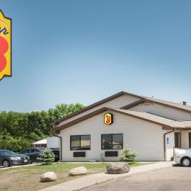 Super 8 by Wyndham Jamestown: Jamestown şehrinde bir otel