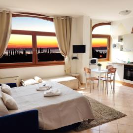 Home Suite Home, hotel v mestu Cavaion Veronese