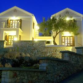 Adastra Ithaca Luxury Suites、バティのホテル