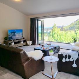 Closeburn LakeView House, hotel in Queenstown