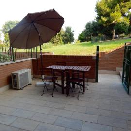 S127 - Sirolo, nuovissimo monolocale con terrazzo, hotel en Sirolo