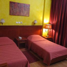 Hotel Delta, hotel Lamíában