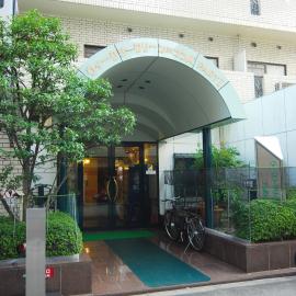 Weekly Green In Namba, отель в Осаке