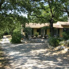 Chambres d'hôtes de la gardy, hotell i Eyragues
