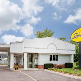 Super 8 by Wyndham Stevensville St Joseph, hotelli kohteessa Stevensville