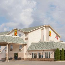 Super 8 by Wyndham Fort Frances, hótel í Fort Frances