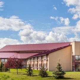 Super 8 by Wyndham Sherwood Park/Edmonton Area، فندق في شيروود بارك