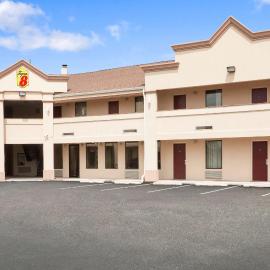 Super 8 by Wyndham Rahway/Newark, hotel u gradu 'Rahway'