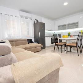 Apartments Valentino, hotel a Gradac