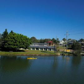 Hibiscus Lakeside Motel, хотел в Budgewoi