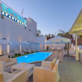 Spyros Apartments with Pool, khách sạn ở Kalamaki