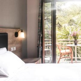 The Delfini Hotel, hotel sa Agia Marina Aegina