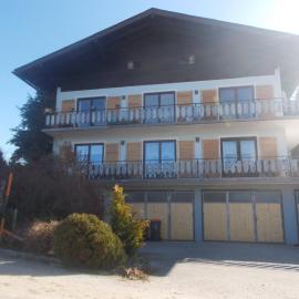 Bauernhof Moadl, hotel Weyreggben